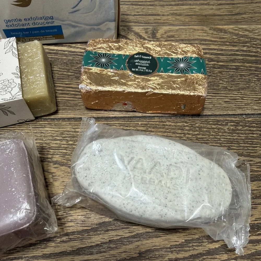 (5) Bars Of Soap Lot Assorted Brands Oatmeal Coconut Dove Whipper Vanilla